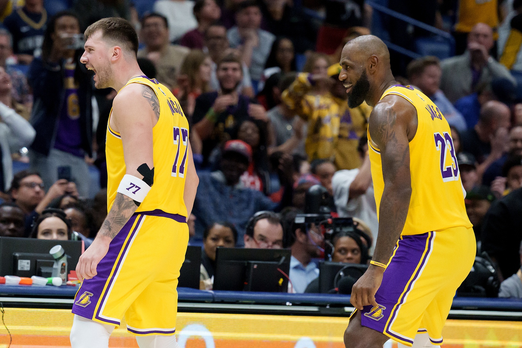 HTH官网-NBA官推：湖人关键时刻开季13连胜创历史第二纪录 仅次于16勇士